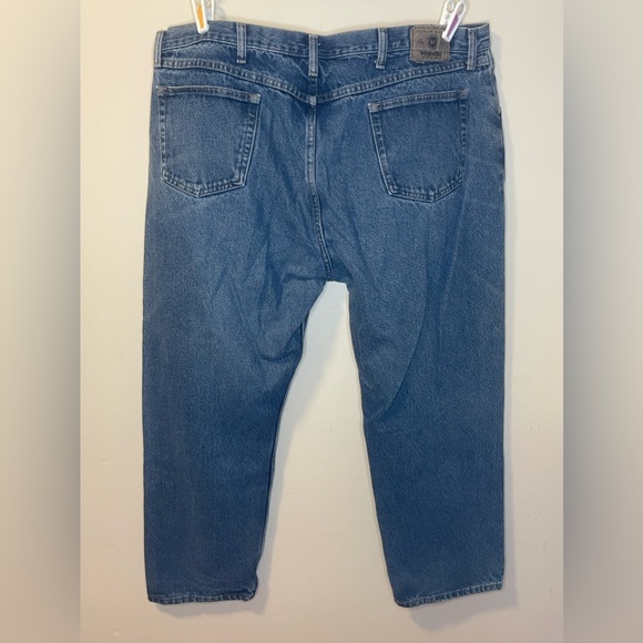 - Wrangler Men’s Relaxed Fit Medium Wash Blue Jeans Size 44x30 - Picture 2 of 7